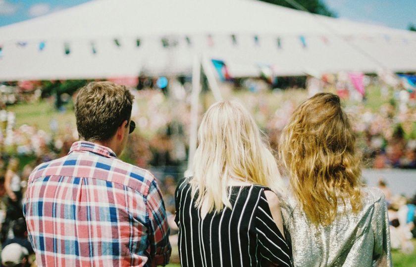 Festivals trekken oudere bezoekers, clubs behouden jong publiek